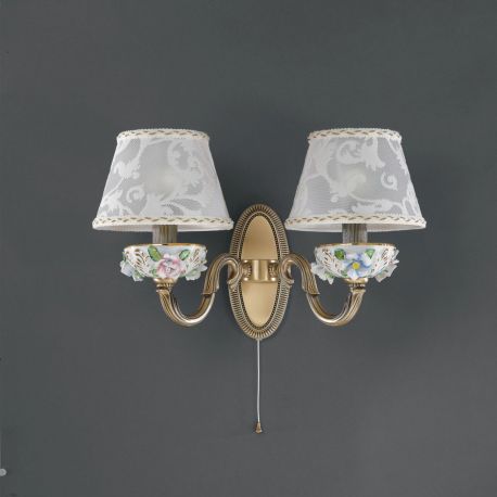 Aplice, corpuri de iluminat pentru pereti - Aplica de perete design italian cu 2 brate din alama si detalii din portelan 9000