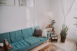 Cum să aduci atmosfera de vacanță la mare în casa ta:  5 piese de mobilier care te ajută să faci asta